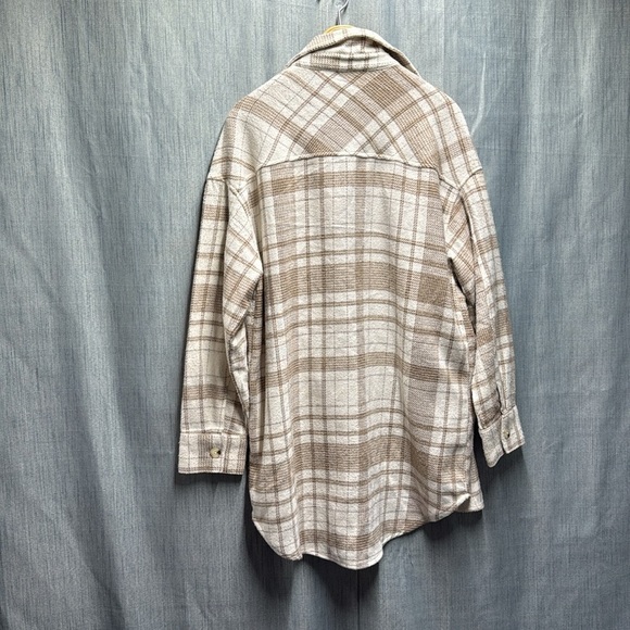 Amisu Cream and Tan Plaid Shirt Jacket size medium - Picture 7 of 10